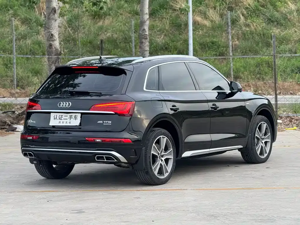 Audi Q5L — фото 10