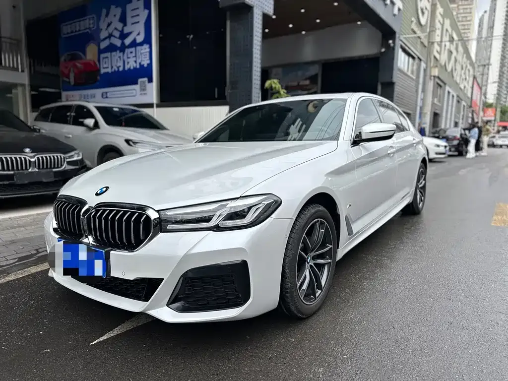 BMW 5 Series — фото 1