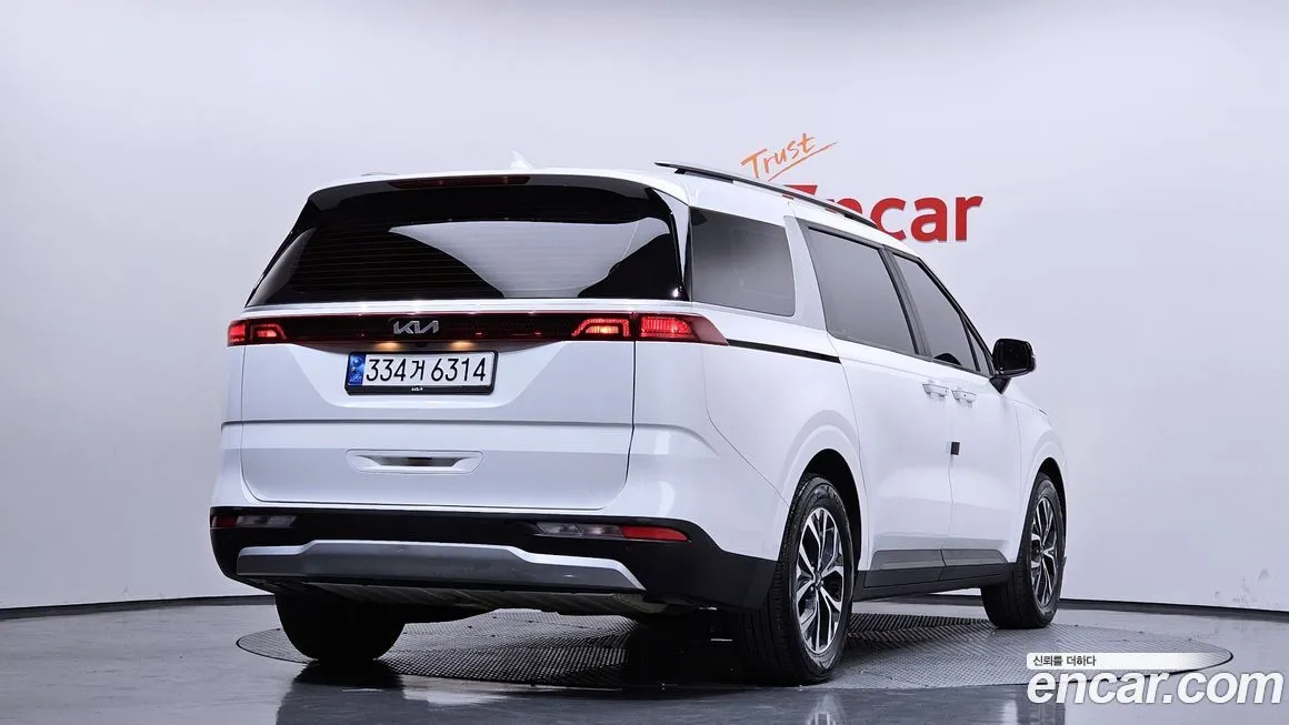 Kia Carnival — фото 4