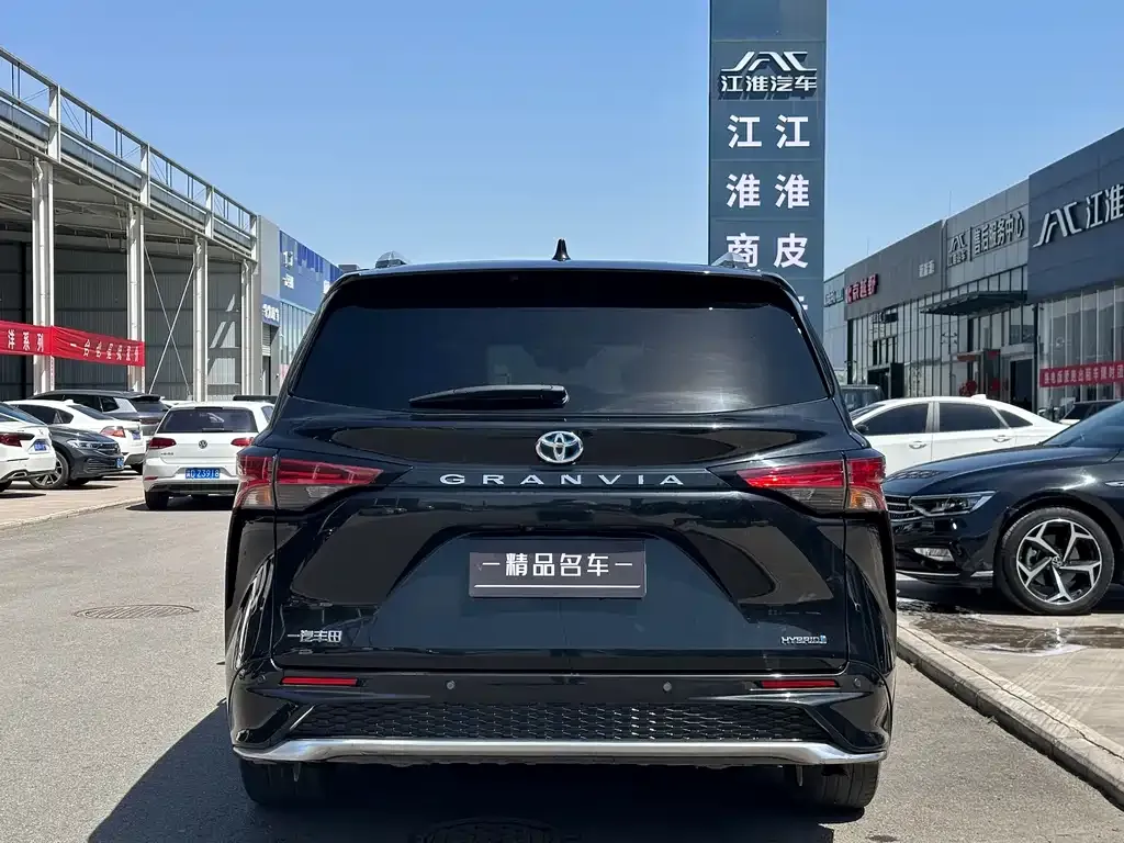 Toyota Granvia — фото 9