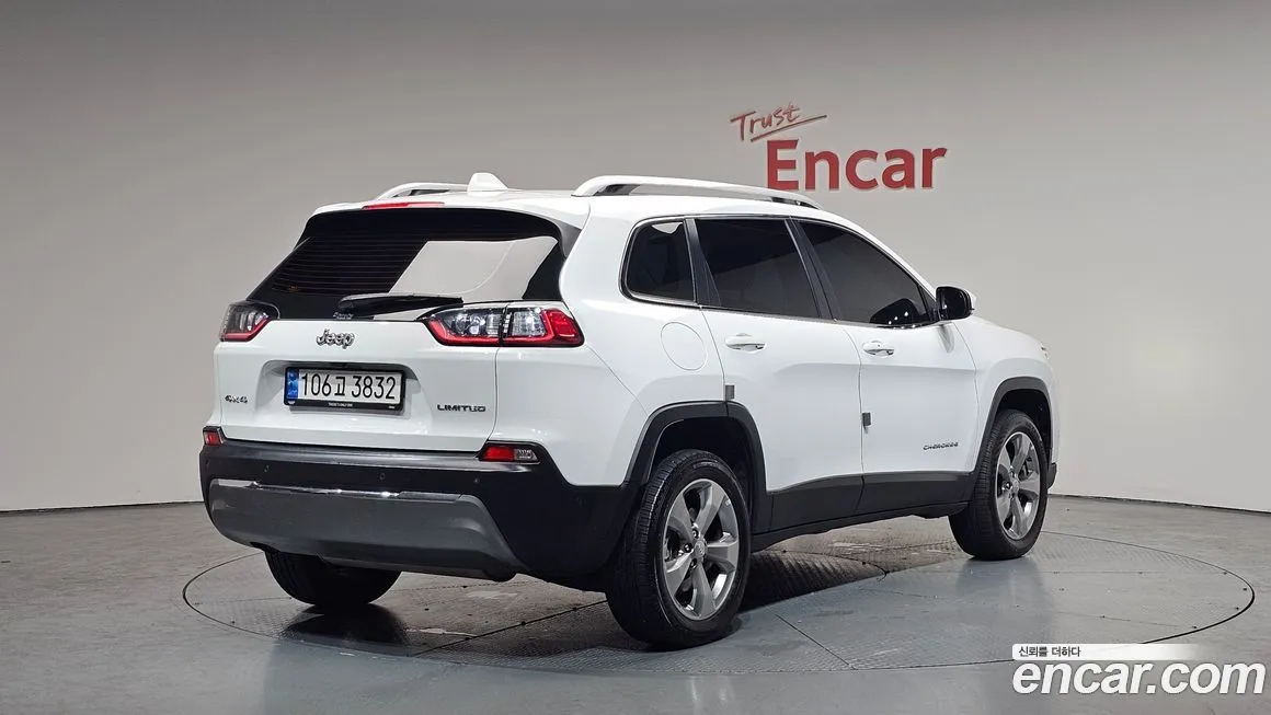 Jeep Cherokee — фото 4