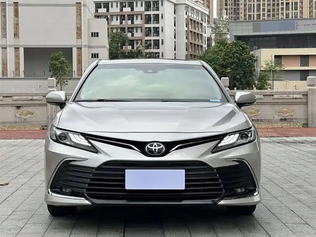 Toyota Camry — фото 6