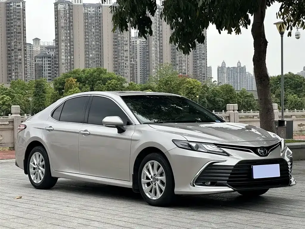 Toyota Camry — фото 4