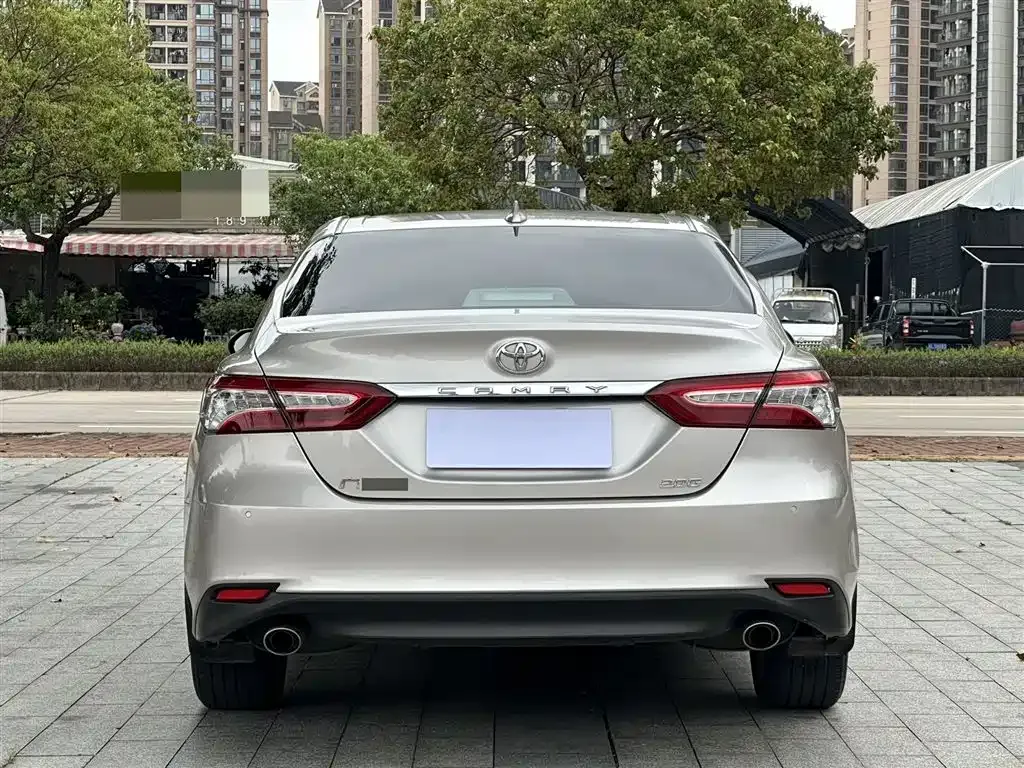 Toyota Camry — фото 9