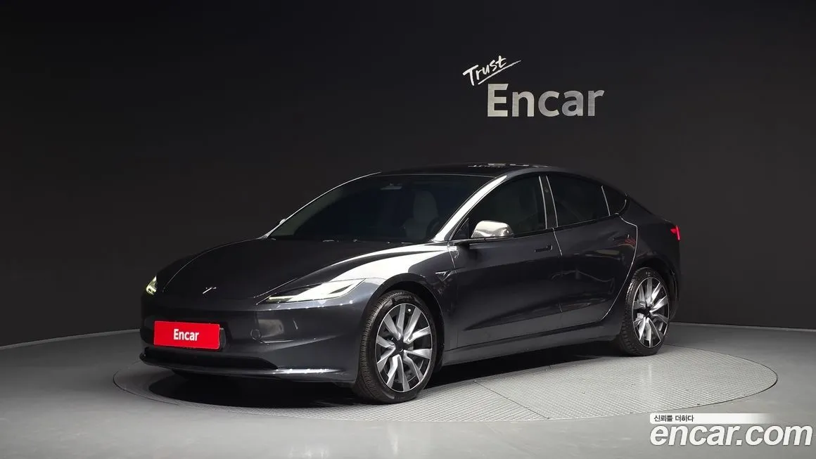 Tesla Model 3 — фото 1