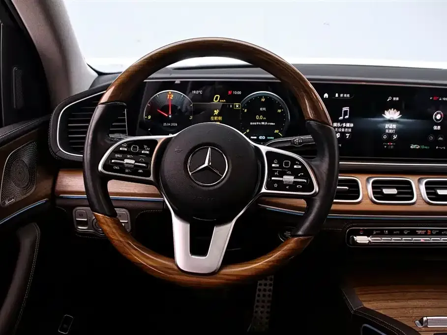 Mercedes-Benz GLS — фото 4