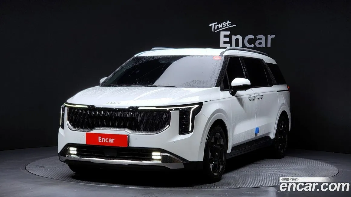 Kia Carnival — фото 1