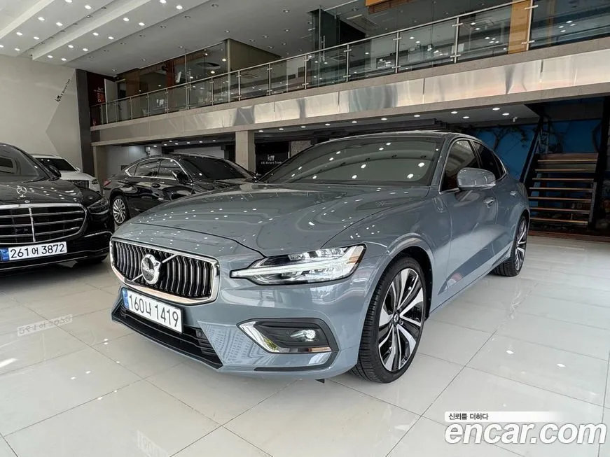 Volvo S60 — фото 1