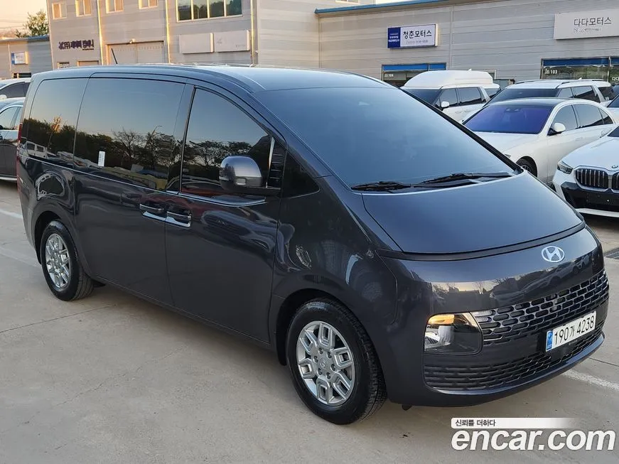 Hyundai Staria — фото 1