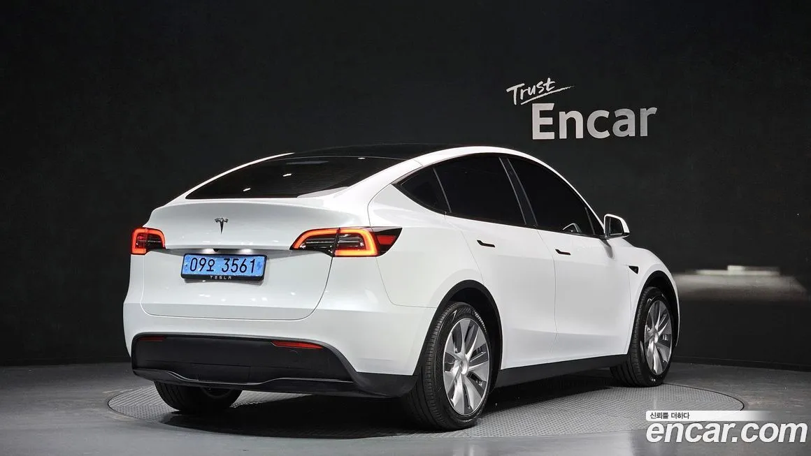 Tesla Model Y — фото 5