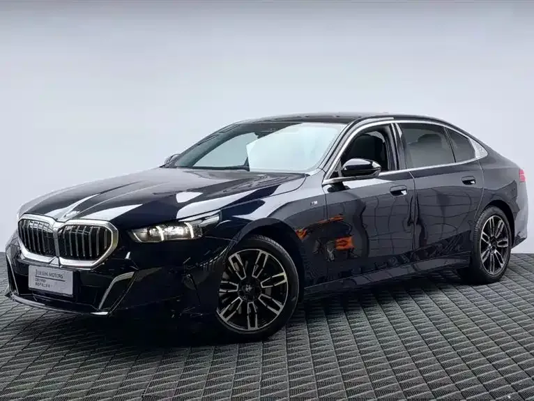 BMW 5 Series — фото 1