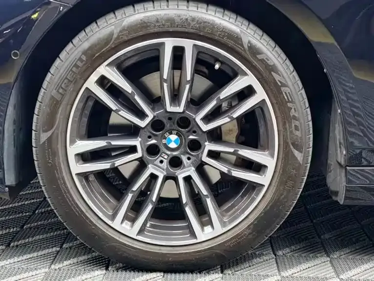 BMW 5 Series — фото 10