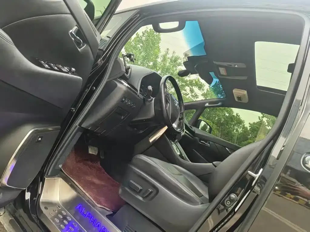Toyota Alphard — фото 6