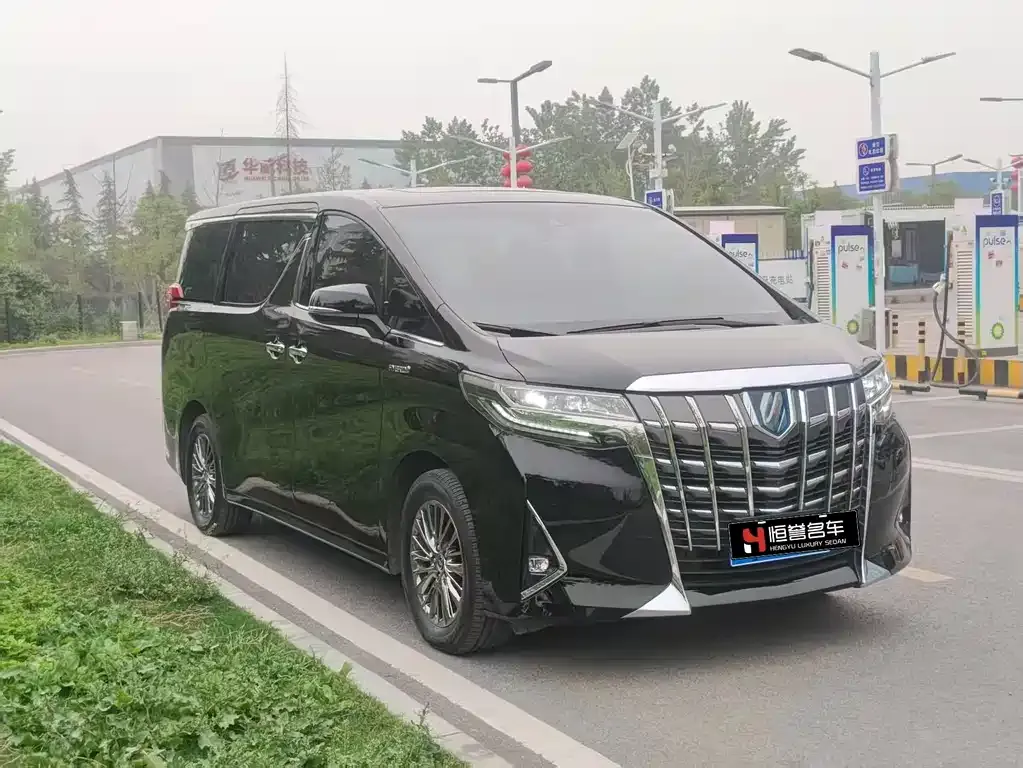 Toyota Alphard — фото 4