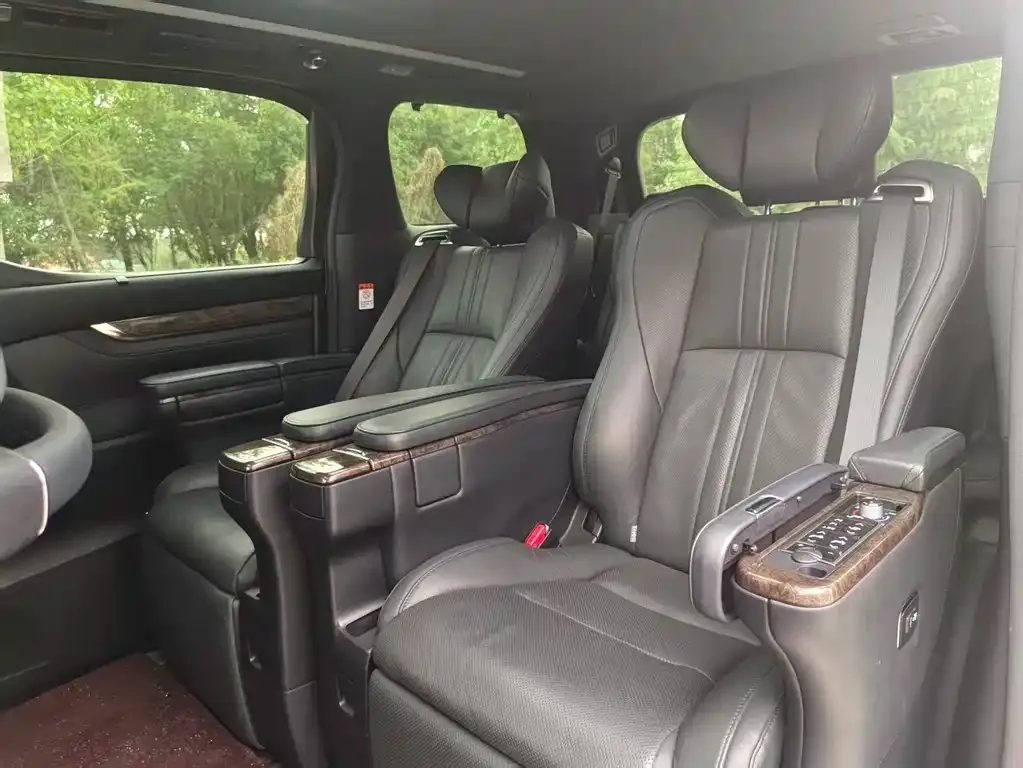 Toyota Alphard — фото 3