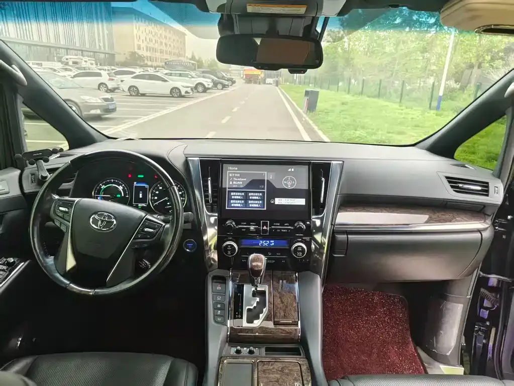 Toyota Alphard — фото 5