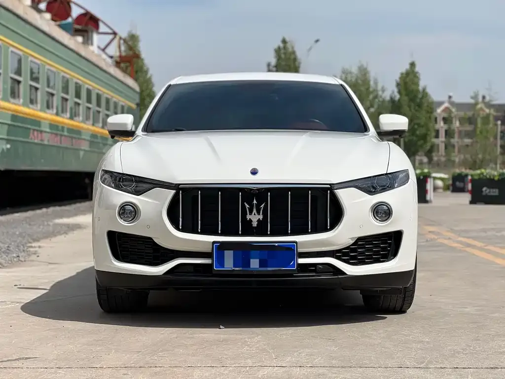 Maserati Levante — фото 8