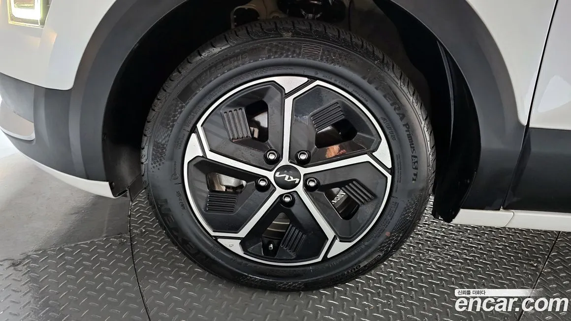 Kia Niro — фото 10