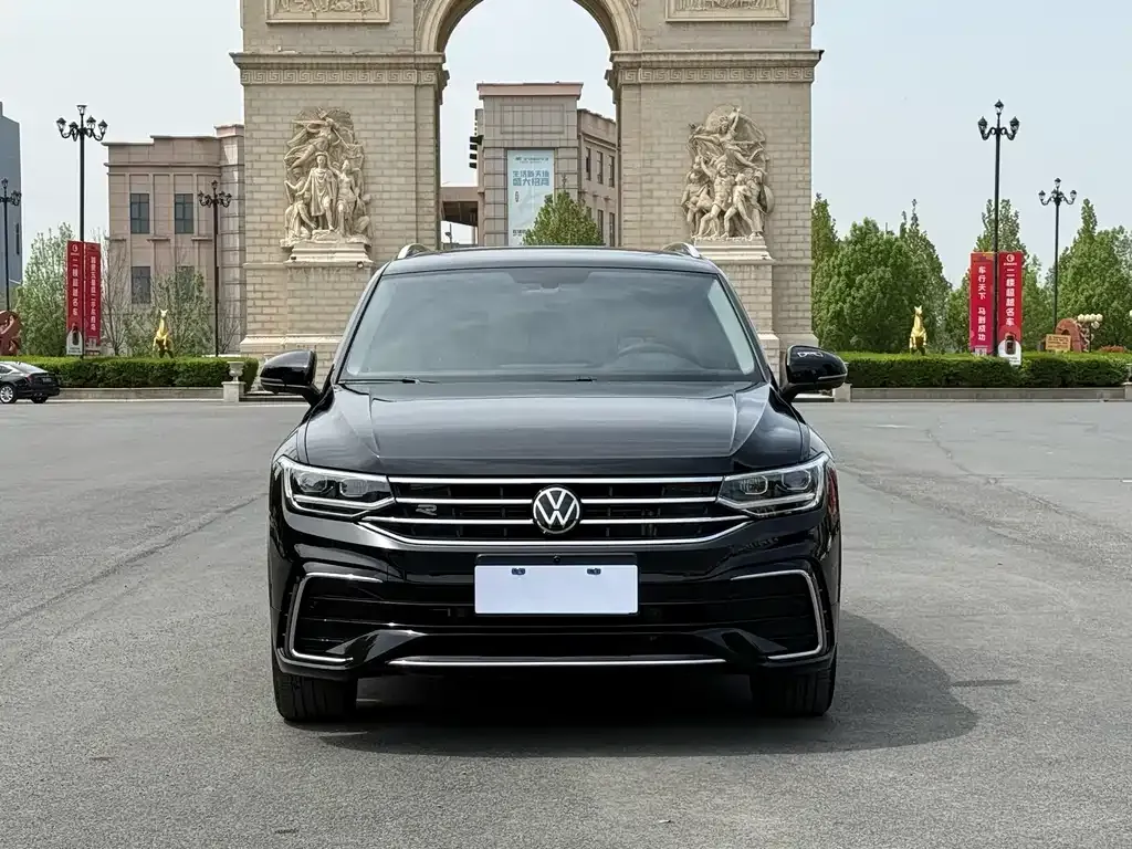 Volkswagen Tiguan L — фото 6