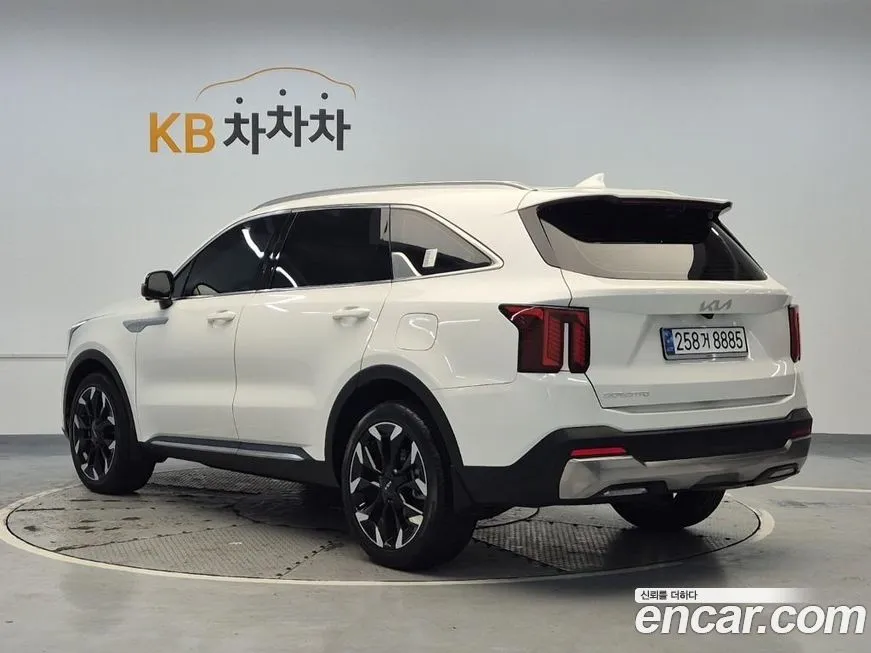 Kia Sorento — фото 6