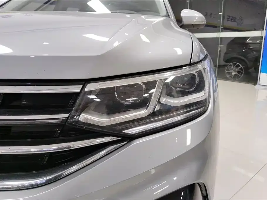Volkswagen Tiguan L — фото 4