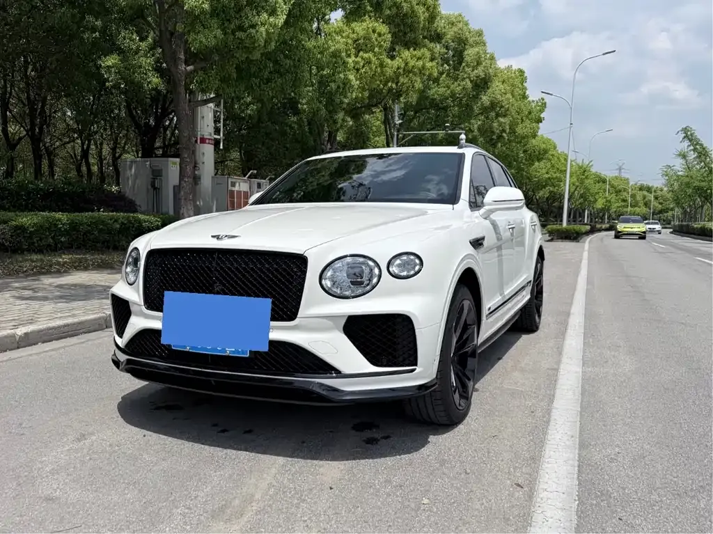Bentley Bentayga — фото 1