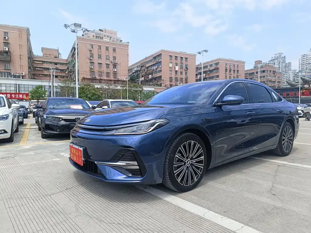 Geely Galaxy A7 — фото 1