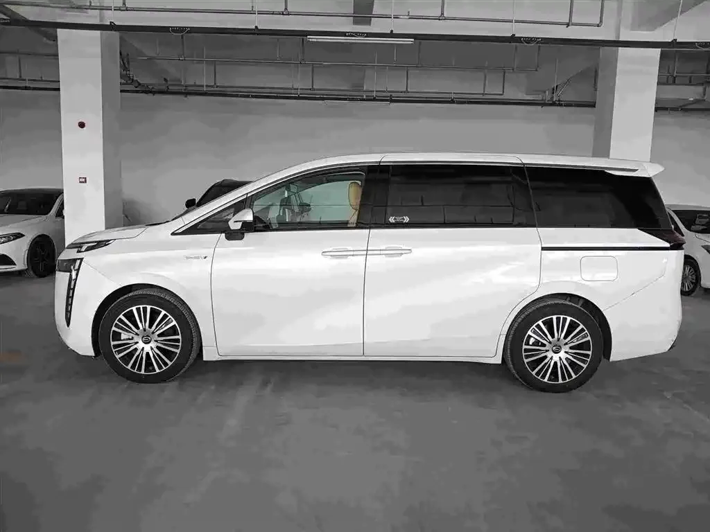 GAC Motor E8 Hybrid — фото 8