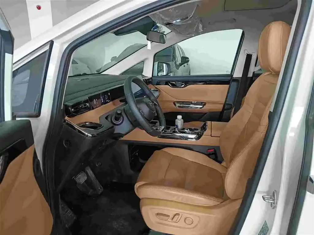 GAC Motor E8 Hybrid — фото 7