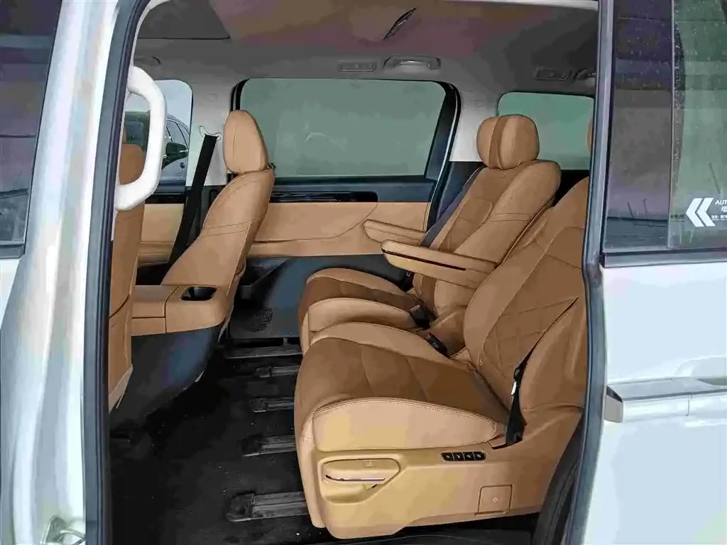 GAC Motor E8 Hybrid — фото 2