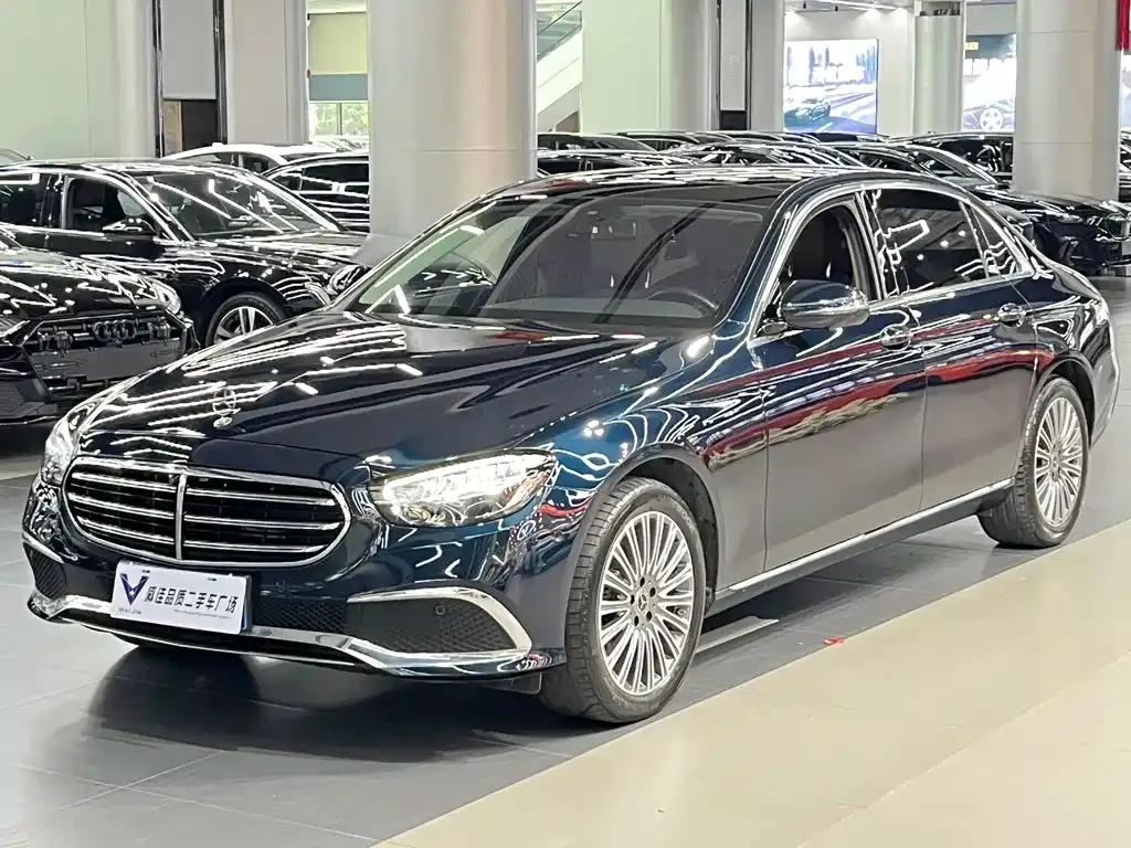 Mercedes-Benz E-Class — фото 1