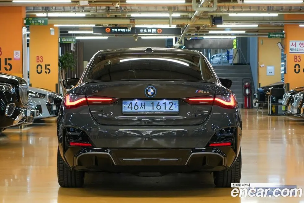 BMW i4 — фото 9