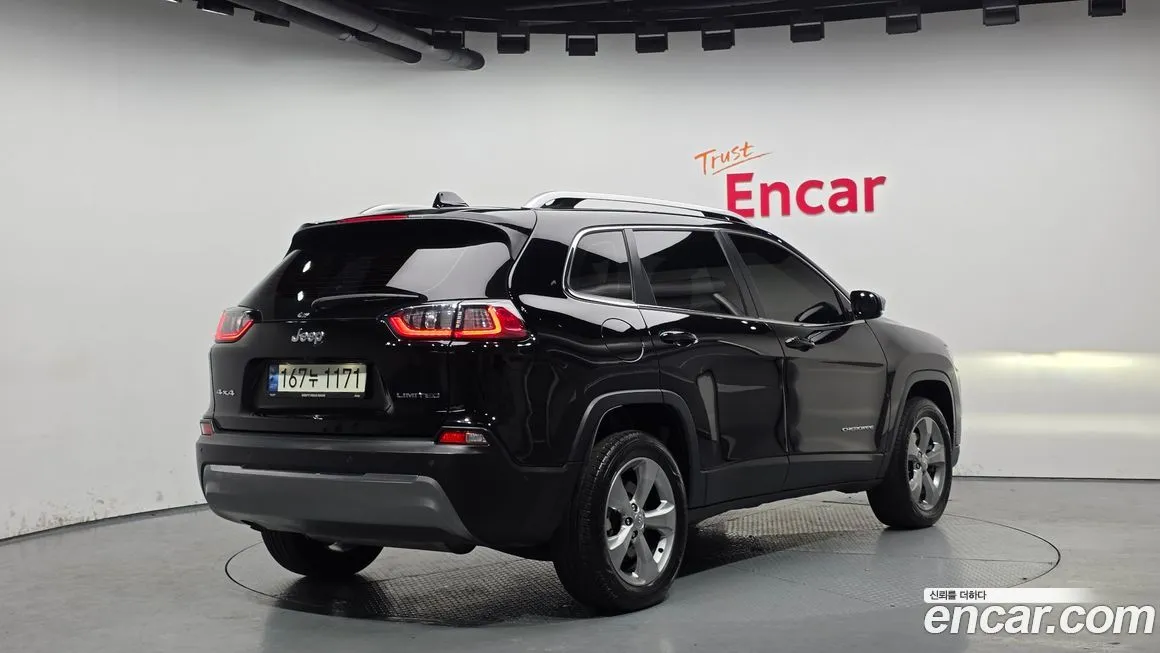 Jeep Cherokee — фото 2