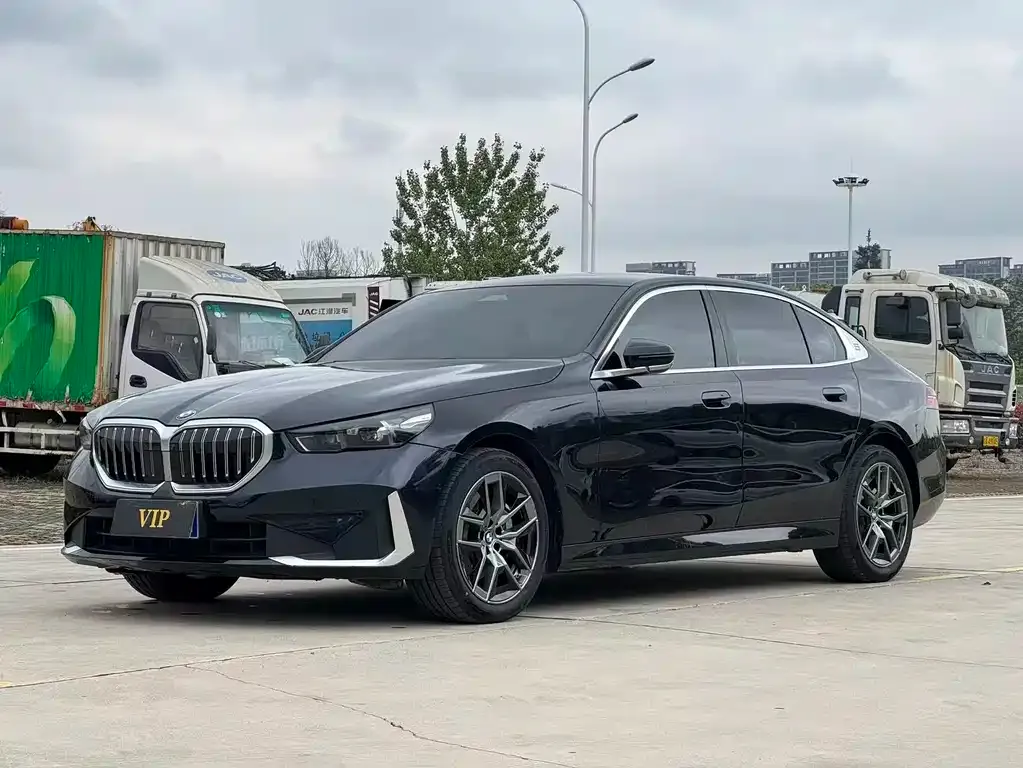 BMW 5 Series — фото 1