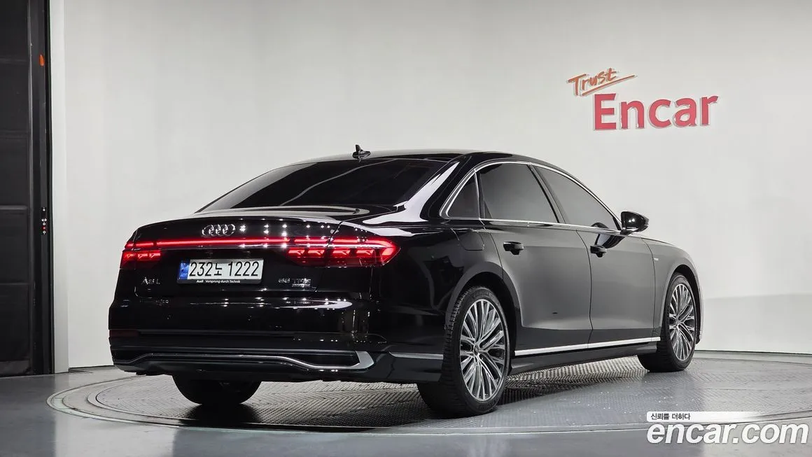 Audi A8 — фото 7