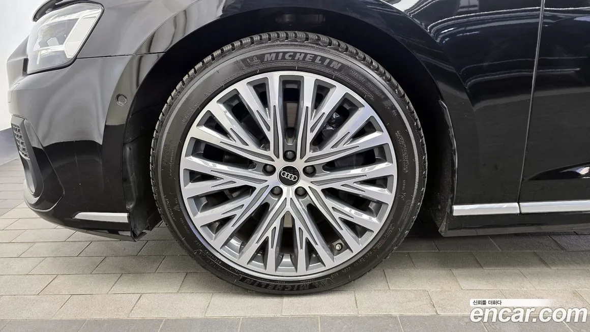 Audi A8 — фото 10