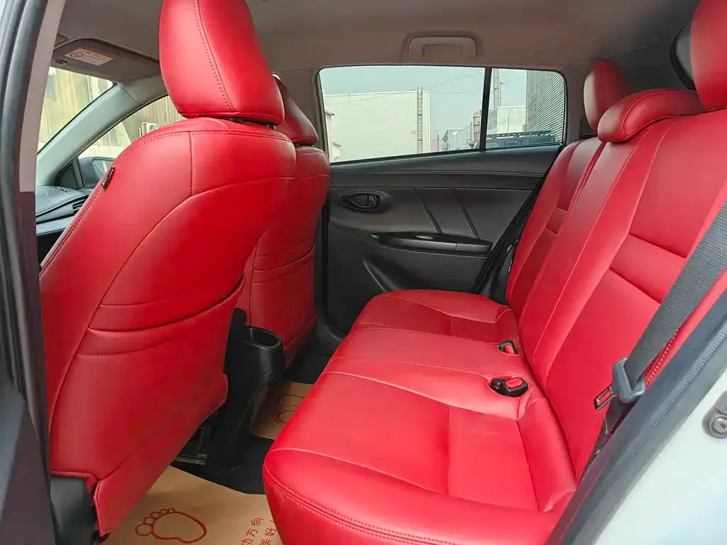 Toyota Yaris L — фото 2