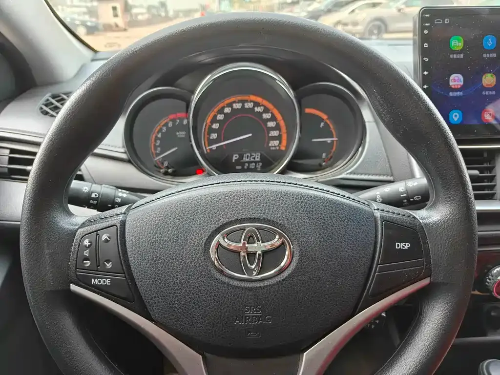 Toyota Yaris L — фото 6