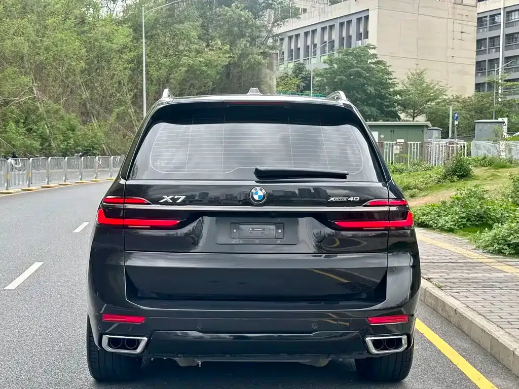 BMW X7 — фото 2
