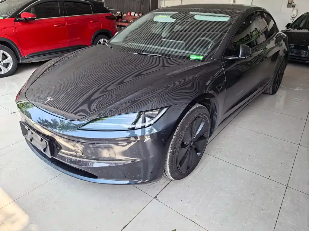 Tesla Model 3 — фото 1