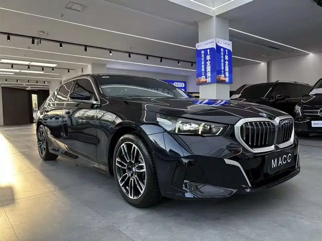 BMW 5 Series — фото 1