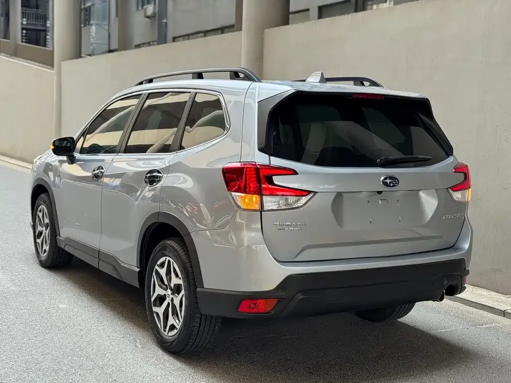 Subaru Forester — фото 2
