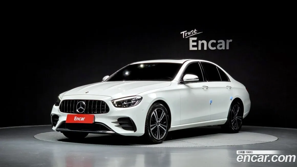Mercedes-Benz E-Class — фото 1