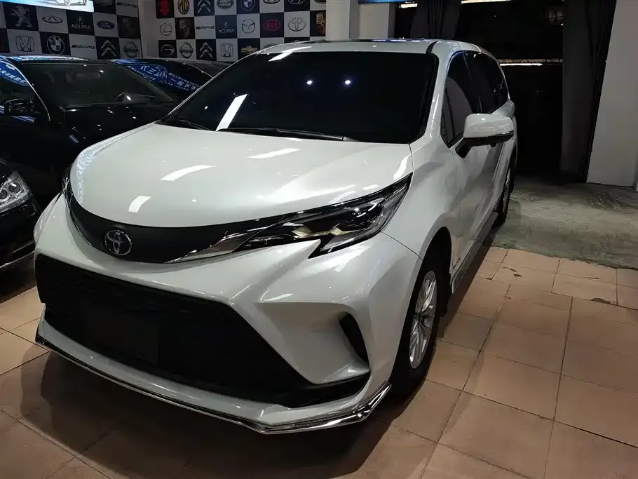 Toyota Granvia — фото 1