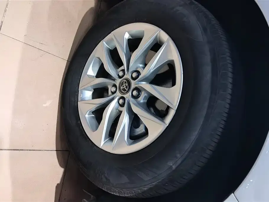 Toyota Granvia — фото 10
