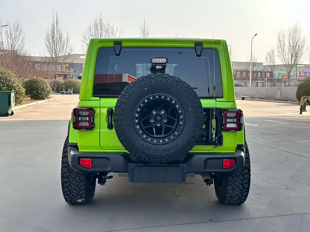 Jeep Wrangler — фото 8