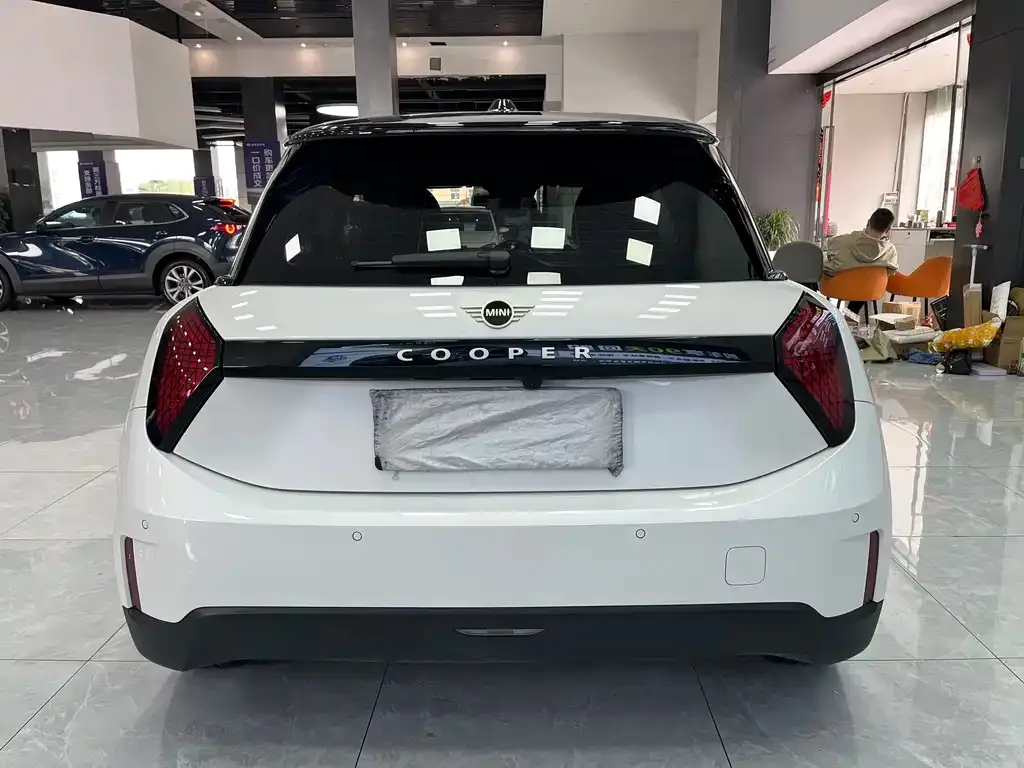 MINI Cooper EV — фото 2