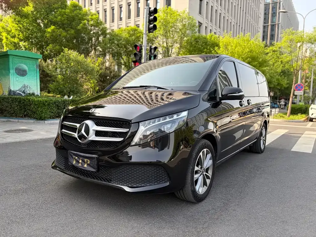 Mercedes-Benz V-Class — фото 1