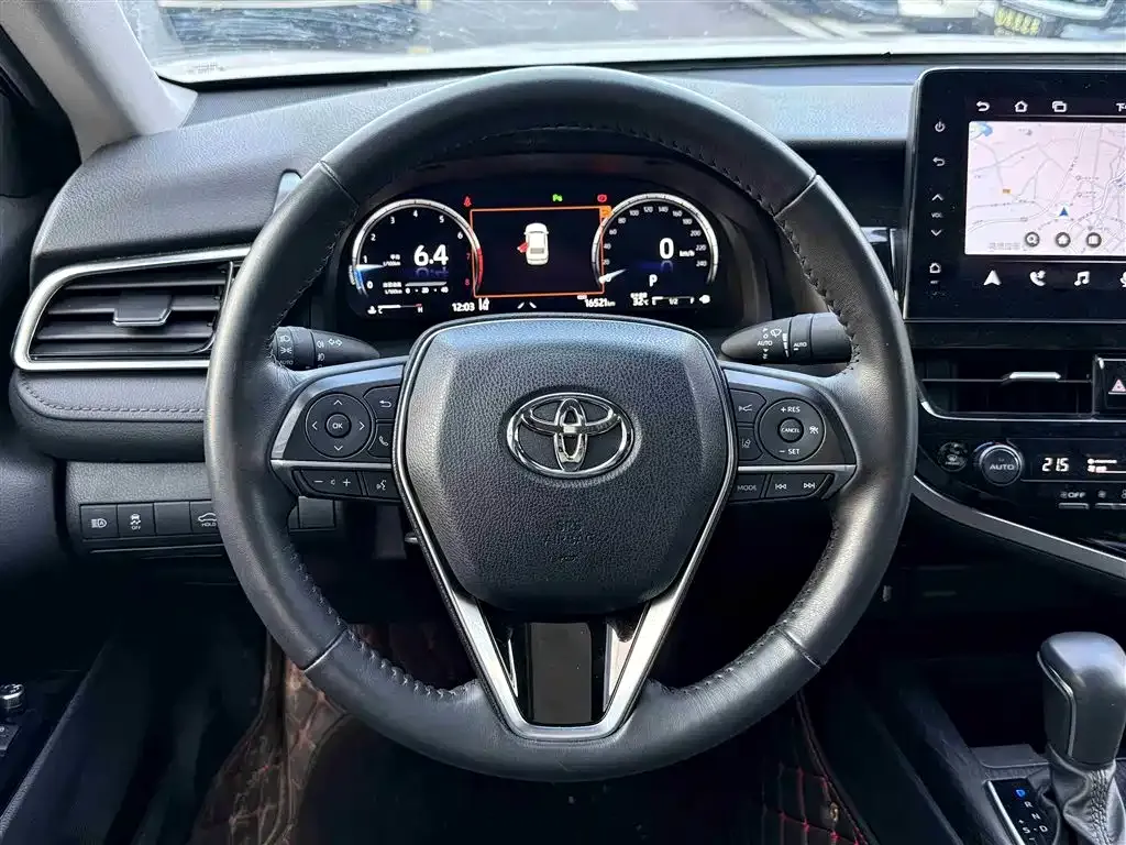 Toyota Camry — фото 9
