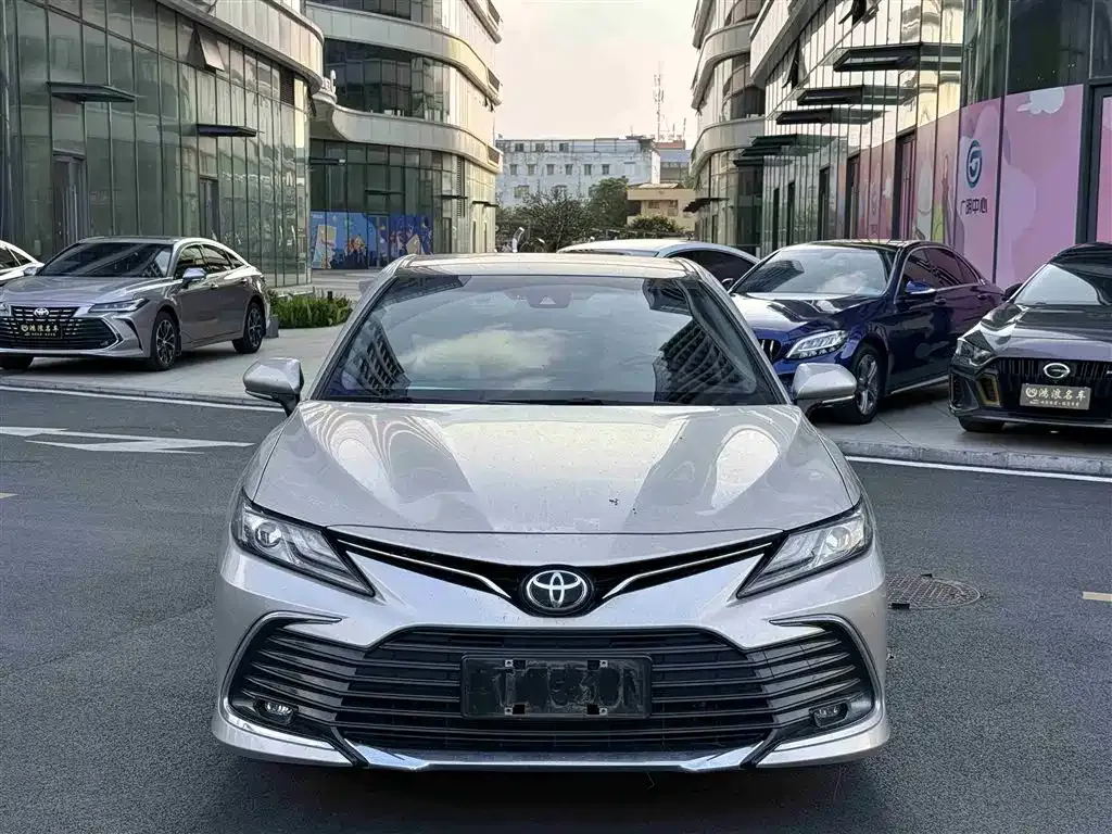 Toyota Camry — фото 10
